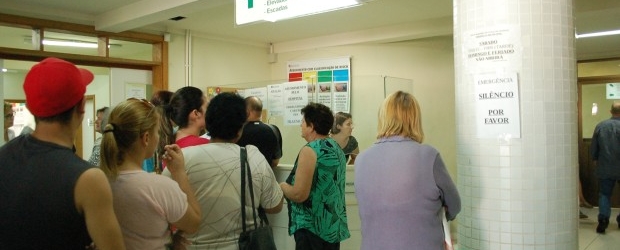 Dezenas de pacientes aguardavam atendimento de Emergência no Posto de Osório.