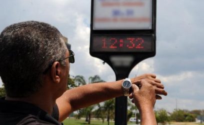 Horário de verão acaba à 0h deste domingo. Relógios devem ser atrasados em uma hora nas regiões Sul, Sudeste e Centro-OesteArquivo/Agência Brasil