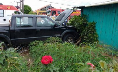 No último acidente, carro danificou casa no local. Foto: Rogério Reinheimer Bernardes/Litoralmania