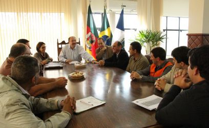 16-05 - Reunião sobre a Lagoa dos Barros é realizada no Gabinete do Prefeito