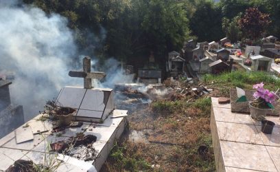 Vereadores flagram incêndio irregular no cemitério