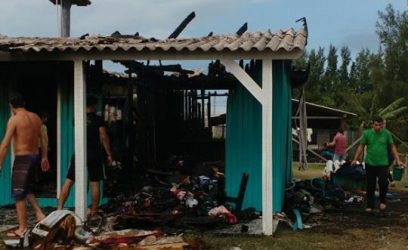 Família que teve a casa incendiada por bandidos precisa de ajuda