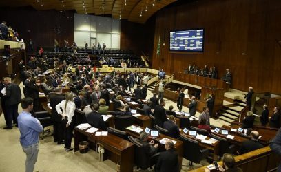 Assembleia aprova aumento de 6,48% do salário mínimo regional