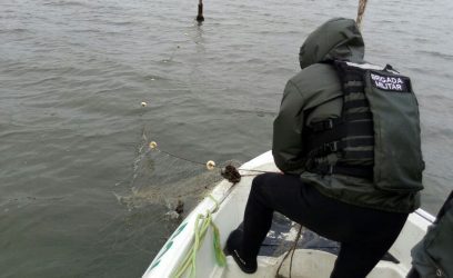 Operação apreende redes de pesca e prende duas pessoas em lagoas da região
