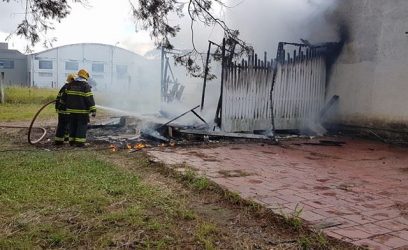 Bombeiros controlam incêndio em prédio de Osório