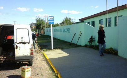 Imbé faz alterações no estacionamento de ônibus escolar na Escola Reinaldo Vaccari