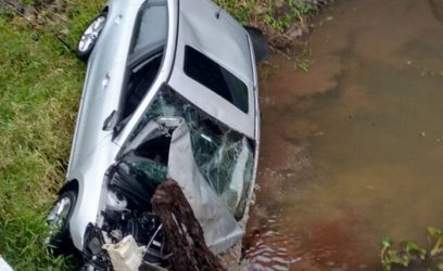 Carro cai em rio no Litoral e polícia encontra cerca de 15 quilos de cocaína