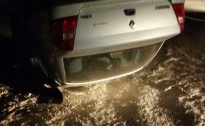 Criminosos capotam carro após atirarem contra funcionário de empresa de vigilância em Arroio do Sal