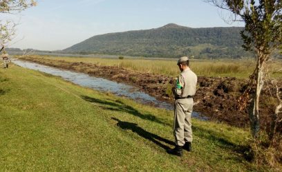 Patram notifica proprietário de terreno que abriu canal às margens da Lagoa do Peixoto em Osório