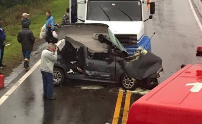Colisão entre carro e caminhão deixa vítima presa às ferragens na RS-474