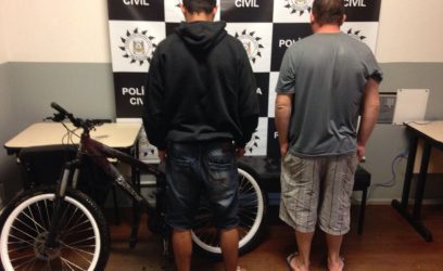 Policiais civis prendem suspeitos de receptação de bicicleta roubada em Osório