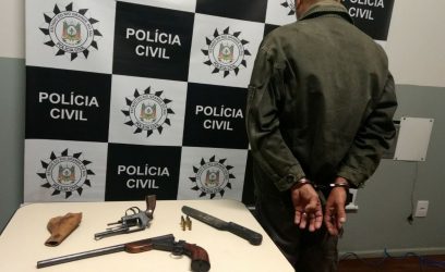 Após denúncia de tiroteio, homem é preso com armas em Osório