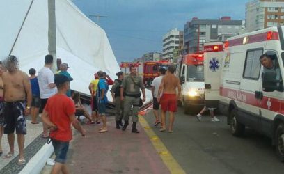 Vendaval derruba estrutura de evento e fere pessoas em Capão da Canoa