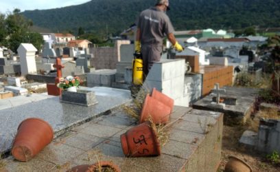 Vigilância Ambiental realiza ações no Cemitério Central em Osório