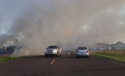 Incêndio em vegetação bloqueia a Estrada do Mar em Xangri-Lá