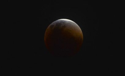 Eclipse total da Lua ocorre hoje; veja dicas para acompanhar
