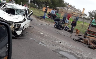Grave acidente envolve carro e carroça na Avenida Paraguassú