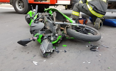Motociclista tem ferimentos graves após colisão com veículo em Osório