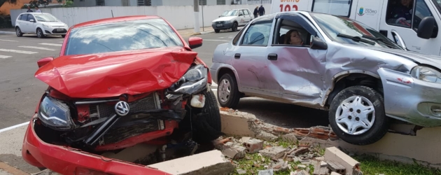 Colisão entre veículos deixa uma pessoa ferida no centro de Osório
