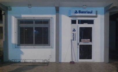 Criminosos arrombam agência bancária em Três Forquilhas