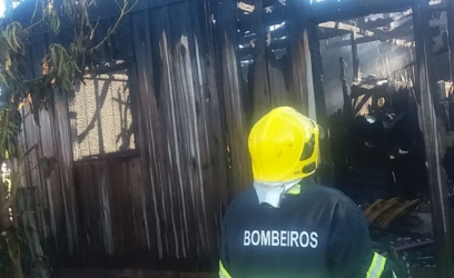 Residência é destruída pelo fogo em Santo Antônio da Patrulha