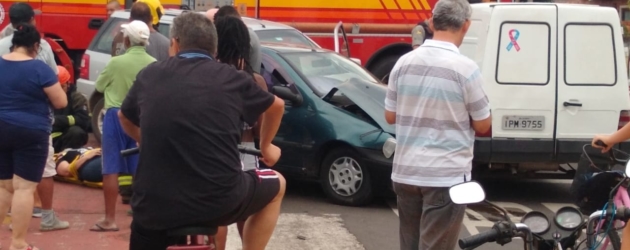 Acidente envolve três carros em esquina conhecida por acidentes em Osório