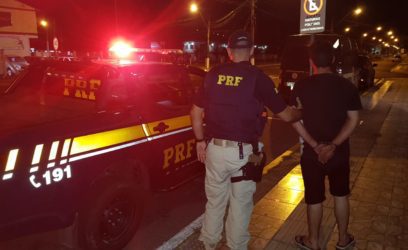 Motorista embriagado é preso após capotar caminhonete em Osório