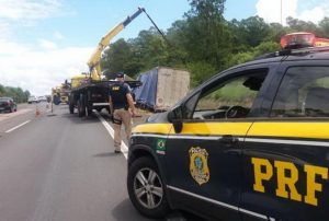 Termina retirada de caminhão que provocou mais de 50 km de lentidão na freeway