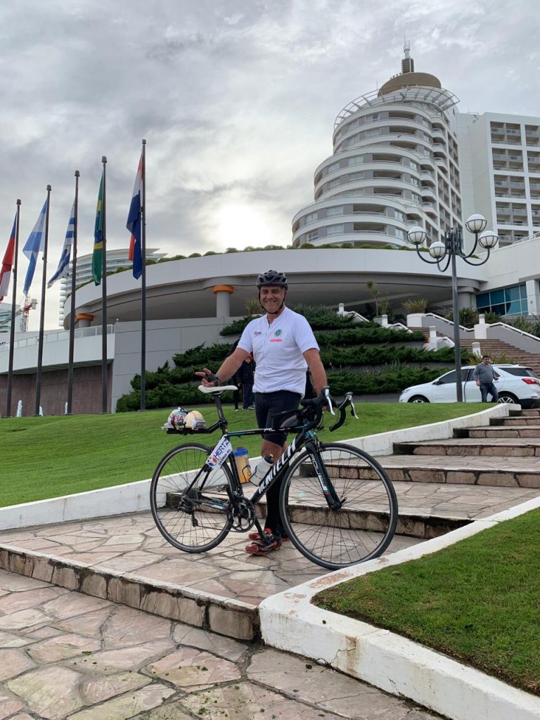 Osoriense completa desafio de 900km de bike e chega a Montevidéu para assistir seu time do Coração